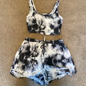 Back and White Tie Dye Crop Top/Shorts Set Size Small